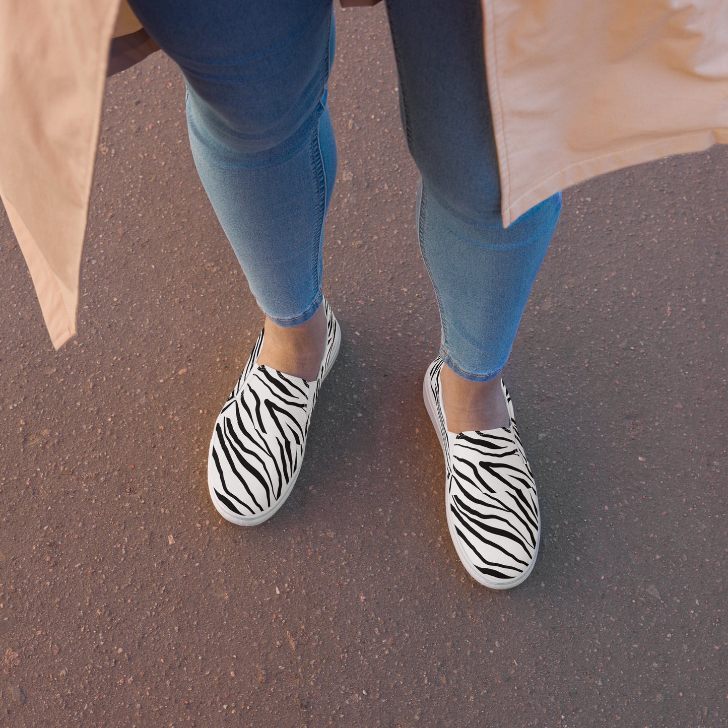 Striped Zebra Vibrance Women's Slip-On Canvas Shoes - FLAKOUT